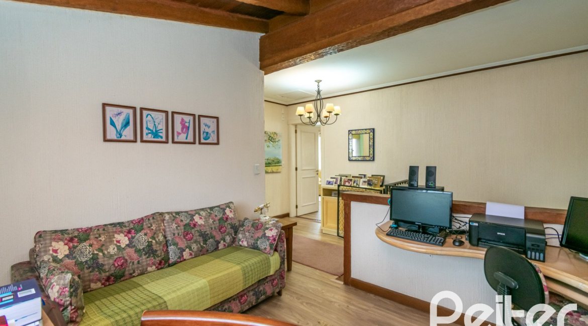 Casa em Condomínio à venda com 229m², 4 dormitórios, 1 suíte, 4 vagas, no bairro Terra Ville em PORTO ALEGRE