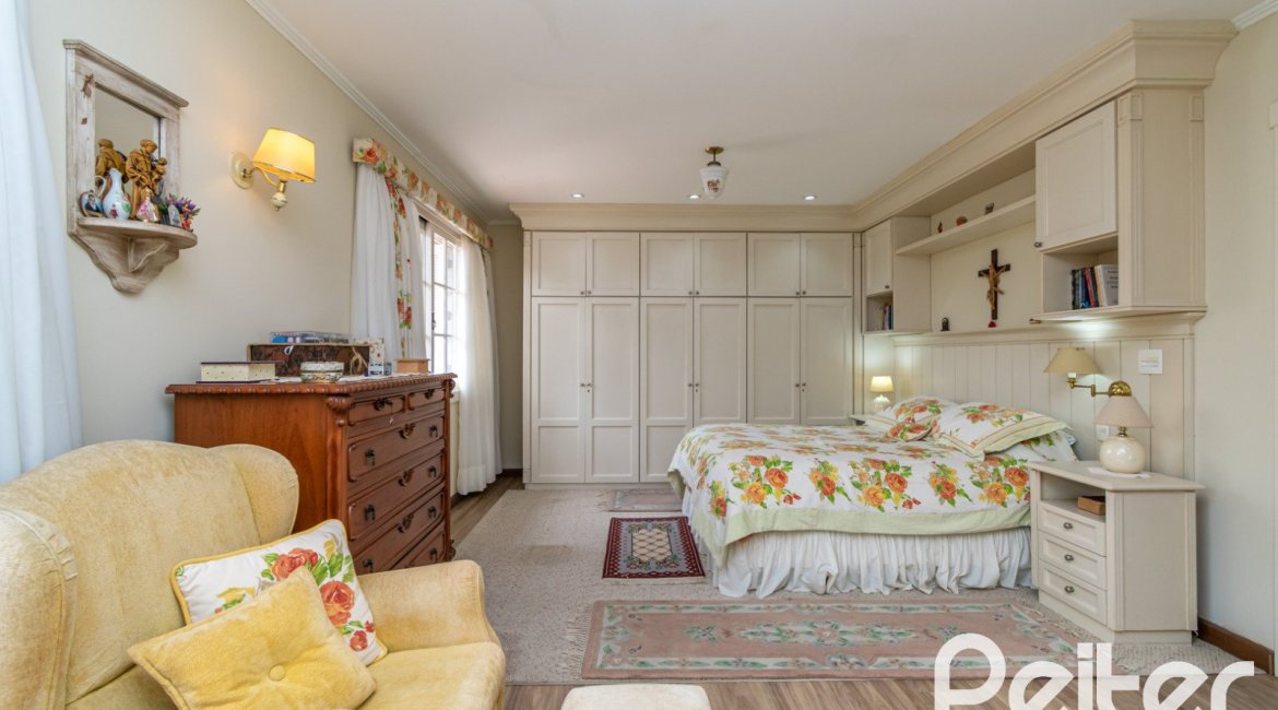 Casa em Condomínio à venda com 229m², 4 dormitórios, 1 suíte, 4 vagas, no bairro Terra Ville em PORTO ALEGRE