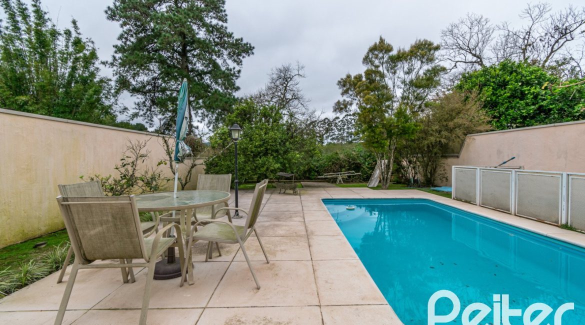 Casa em Condomínio à venda com 229m², 4 dormitórios, 1 suíte, 4 vagas, no bairro Terra Ville em PORTO ALEGRE