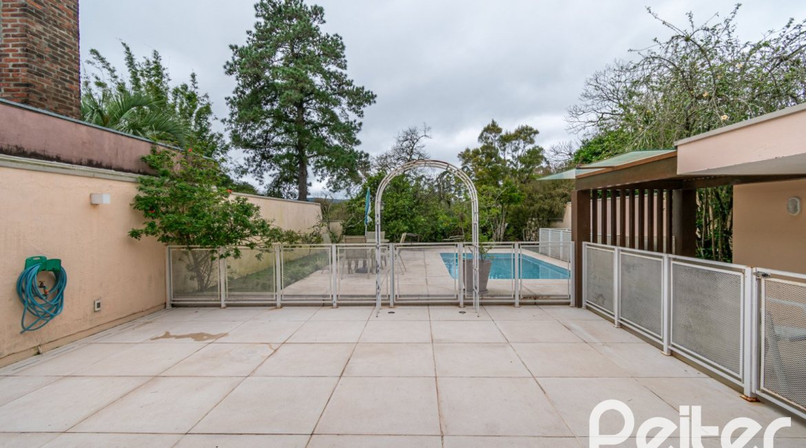 Casa em Condomínio à venda com 229m², 4 dormitórios, 1 suíte, 4 vagas, no bairro Terra Ville em PORTO ALEGRE