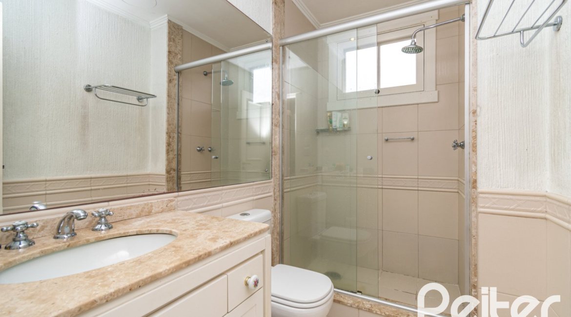 Casa em Condomínio à venda com 229m², 4 dormitórios, 1 suíte, 4 vagas, no bairro Terra Ville em PORTO ALEGRE