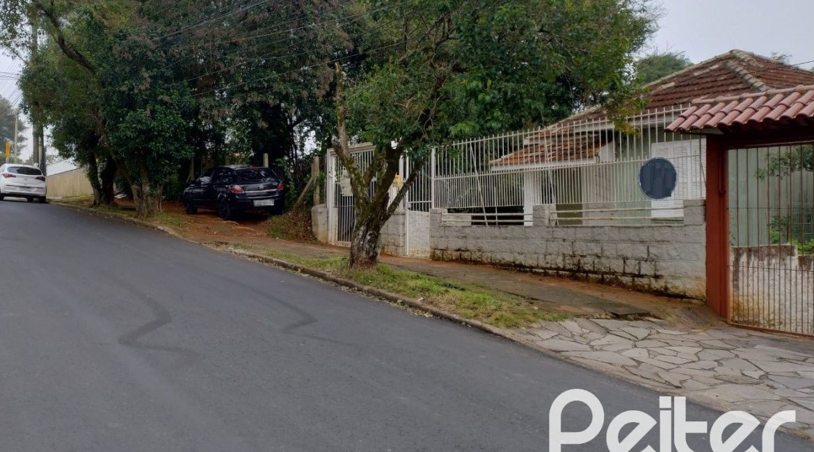 Terreno à venda com 616m², 2 dormitórios, 3 vagas, no bairro Camaquã em Porto Alegre
