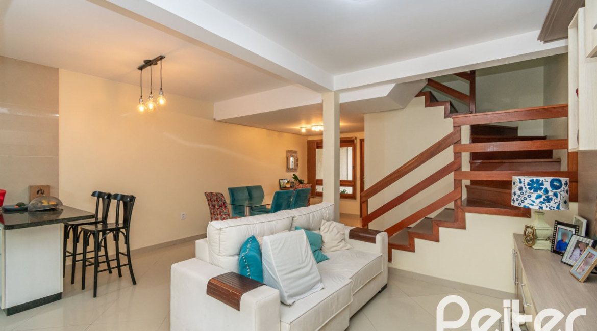 Casa em Condomínio à venda com 133m², 3 dormitórios, 1 suíte, 2 vagas, no bairro Tristeza em Porto Alegre