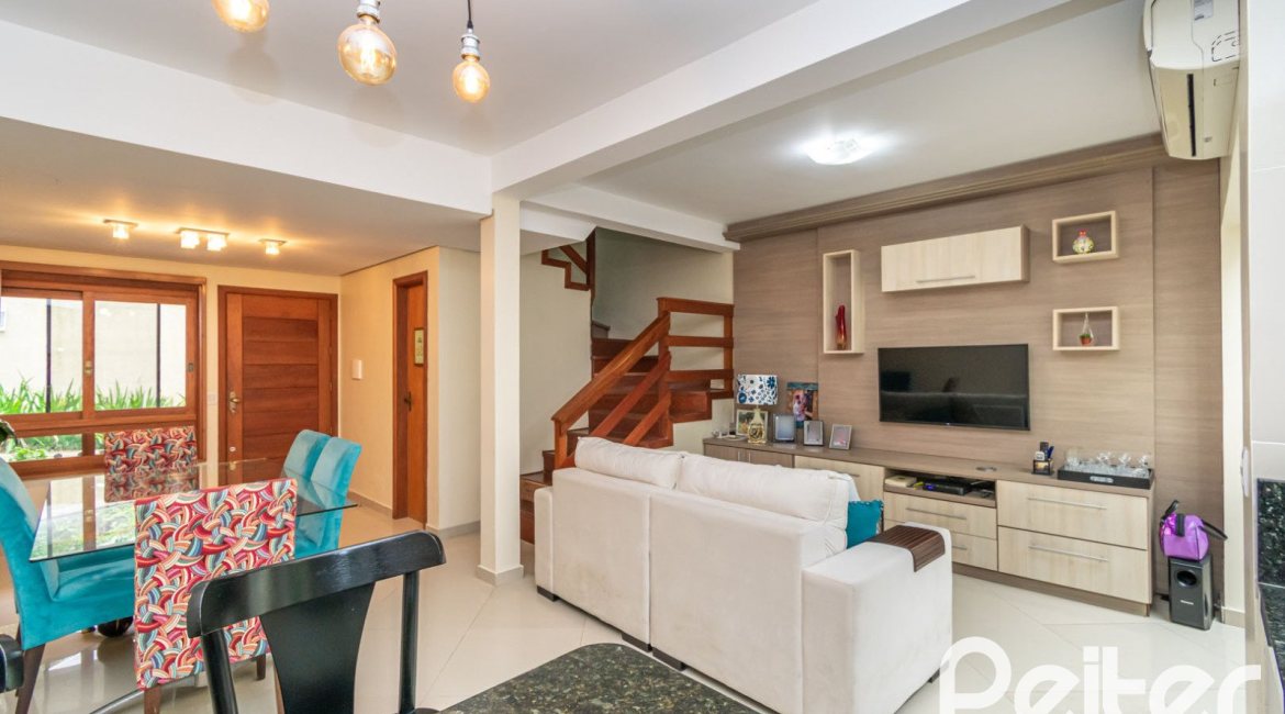 Casa em Condomínio à venda com 133m², 3 dormitórios, 1 suíte, 2 vagas, no bairro Tristeza em Porto Alegre