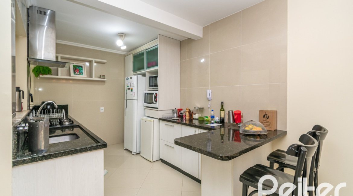 Casa em Condomínio à venda com 133m², 3 dormitórios, 1 suíte, 2 vagas, no bairro Tristeza em Porto Alegre