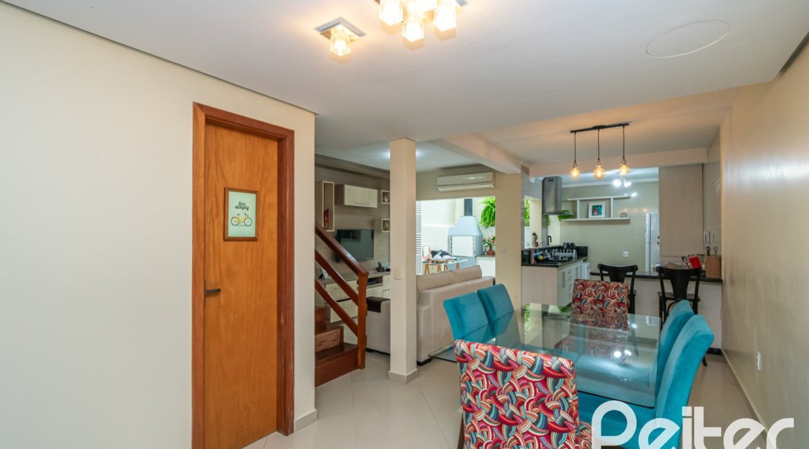 Casa em Condomínio à venda com 133m², 3 dormitórios, 1 suíte, 2 vagas, no bairro Tristeza em Porto Alegre