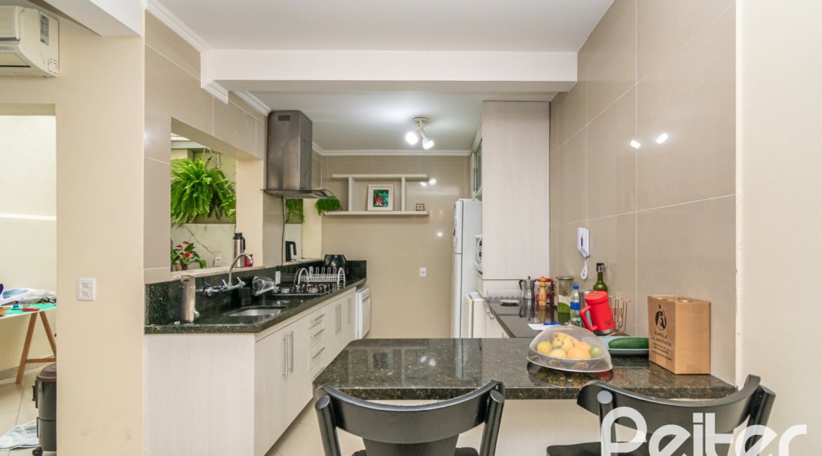 Casa em Condomínio à venda com 133m², 3 dormitórios, 1 suíte, 2 vagas, no bairro Tristeza em Porto Alegre