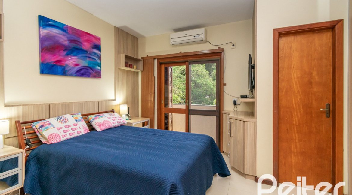 Casa em Condomínio à venda com 133m², 3 dormitórios, 1 suíte, 2 vagas, no bairro Tristeza em Porto Alegre