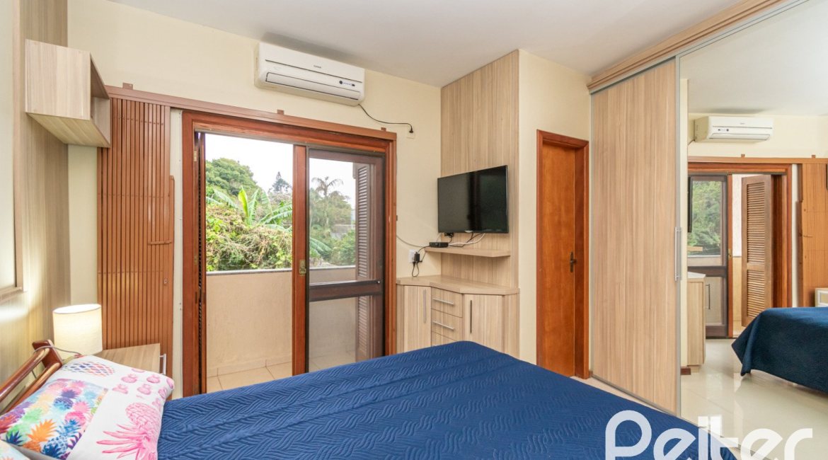 Casa em Condomínio à venda com 133m², 3 dormitórios, 1 suíte, 2 vagas, no bairro Tristeza em Porto Alegre