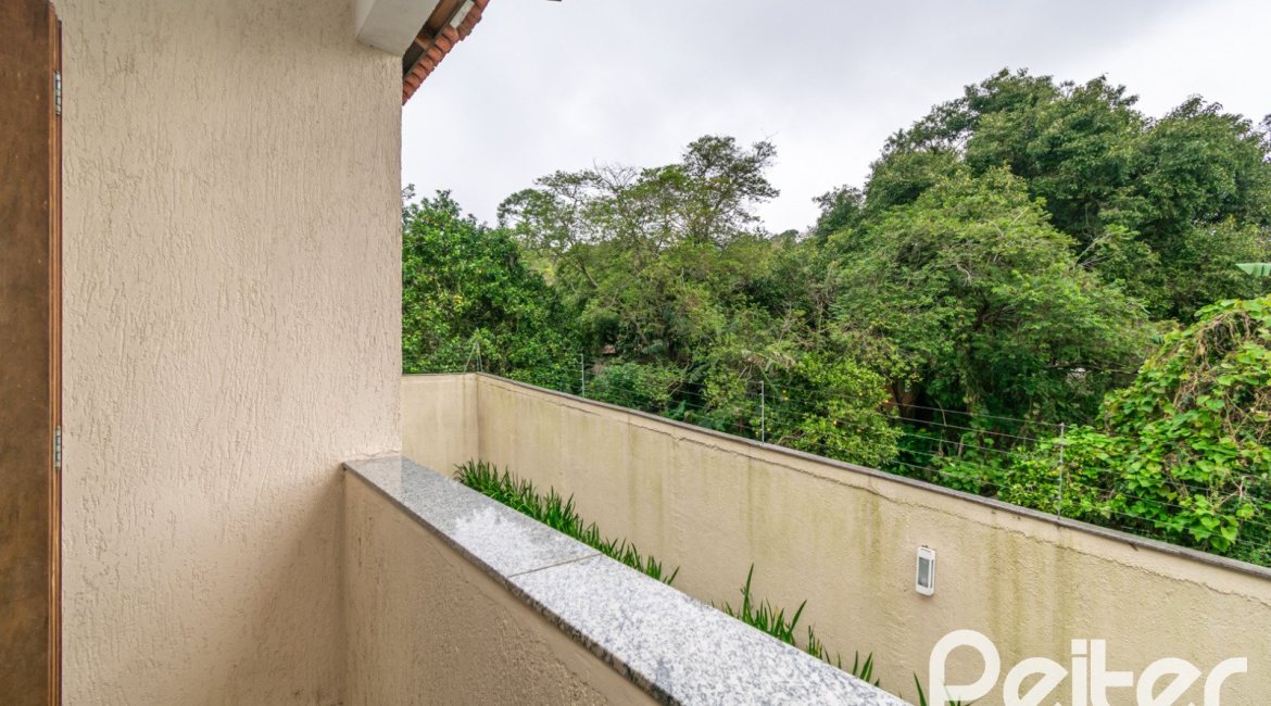 Casa em Condomínio à venda com 133m², 3 dormitórios, 1 suíte, 2 vagas, no bairro Tristeza em Porto Alegre