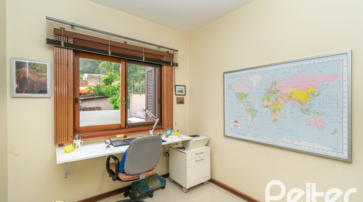 Casa em Condomínio à venda com 133m², 3 dormitórios, 1 suíte, 2 vagas, no bairro Tristeza em Porto Alegre