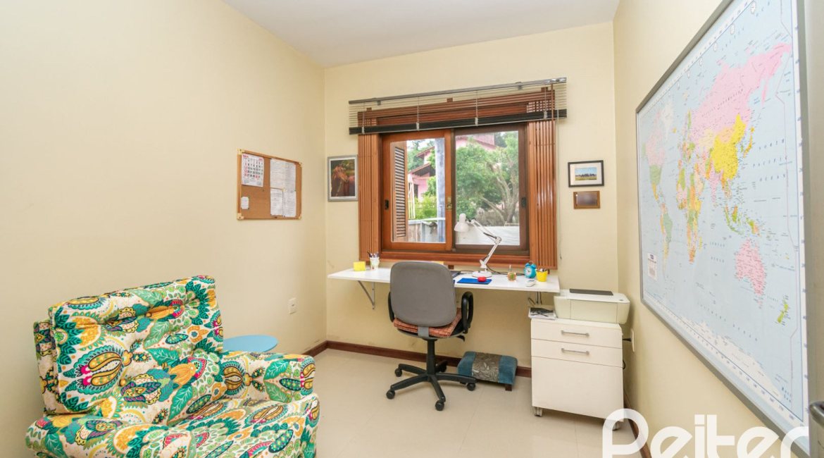 Casa em Condomínio à venda com 133m², 3 dormitórios, 1 suíte, 2 vagas, no bairro Tristeza em Porto Alegre