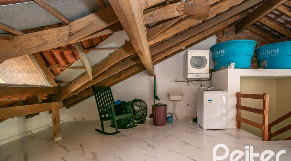 Casa em Condomínio à venda com 133m², 3 dormitórios, 1 suíte, 2 vagas, no bairro Tristeza em Porto Alegre