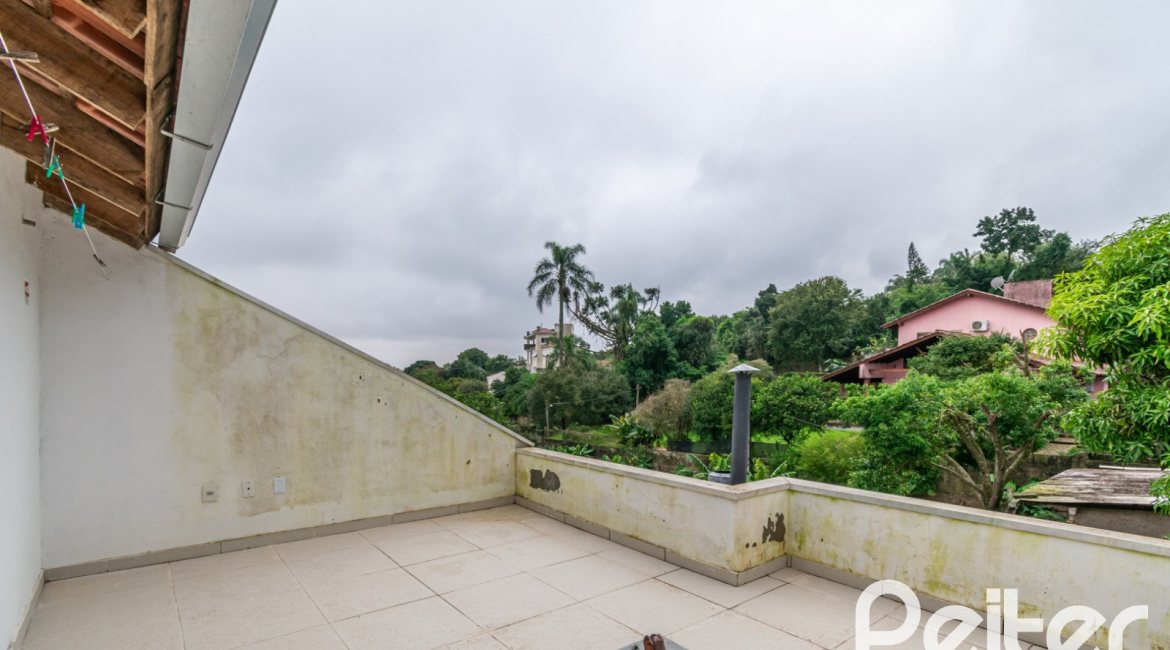 Casa em Condomínio à venda com 133m², 3 dormitórios, 1 suíte, 2 vagas, no bairro Tristeza em Porto Alegre