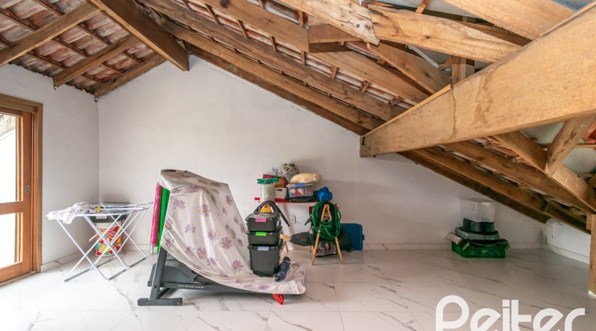 Casa em Condomínio à venda com 133m², 3 dormitórios, 1 suíte, 2 vagas, no bairro Tristeza em Porto Alegre