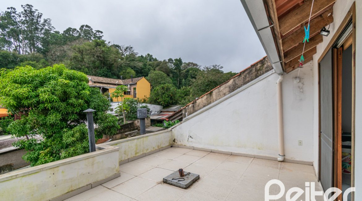 Casa em Condomínio à venda com 133m², 3 dormitórios, 1 suíte, 2 vagas, no bairro Tristeza em Porto Alegre