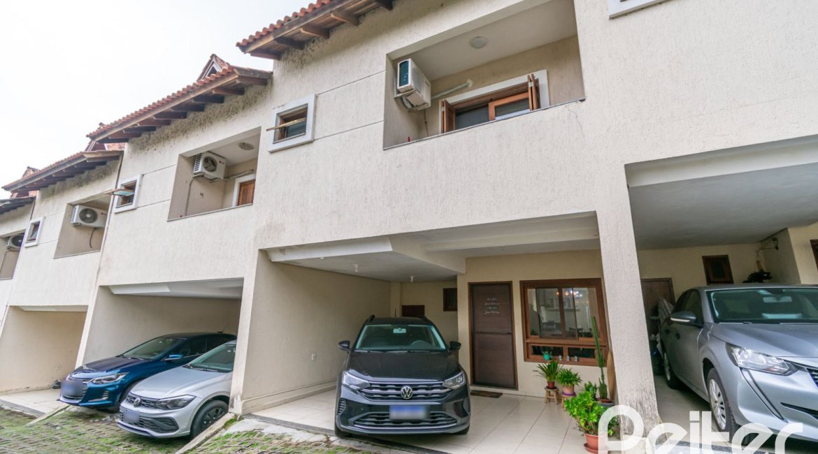 Casa em Condomínio à venda com 133m², 3 dormitórios, 1 suíte, 2 vagas, no bairro Tristeza em Porto Alegre