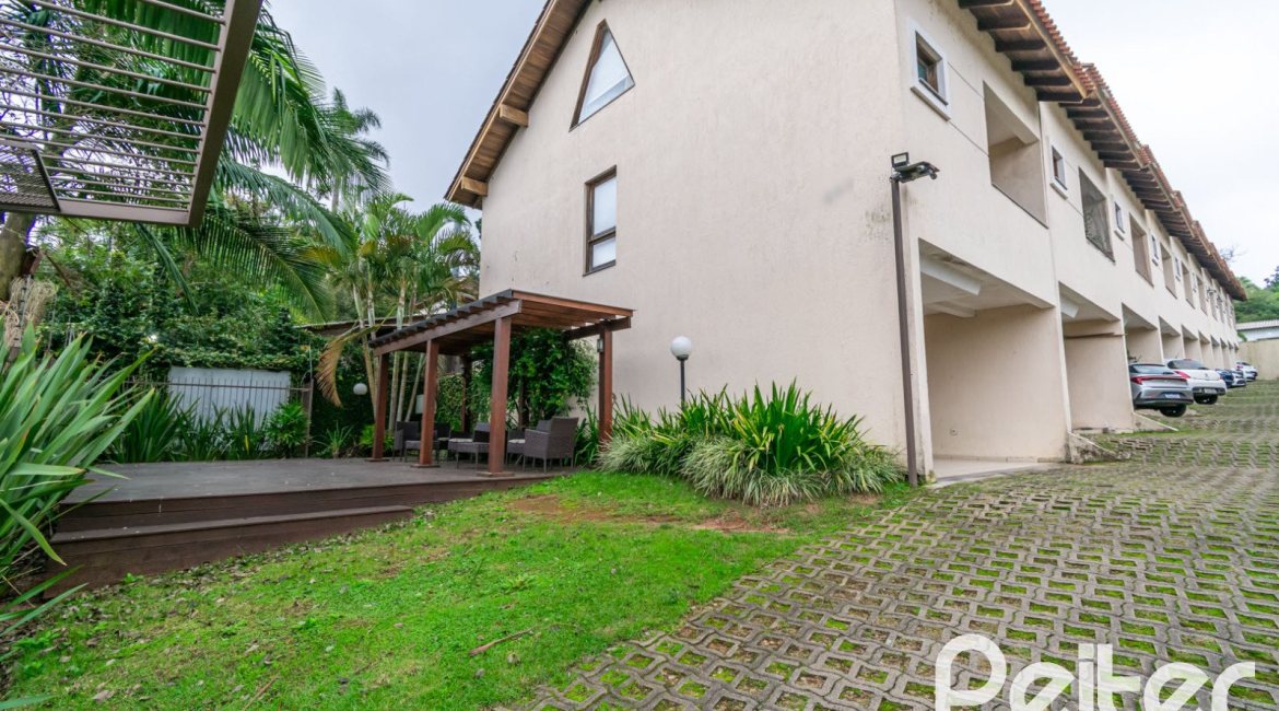 Casa em Condomínio à venda com 133m², 3 dormitórios, 1 suíte, 2 vagas, no bairro Tristeza em Porto Alegre