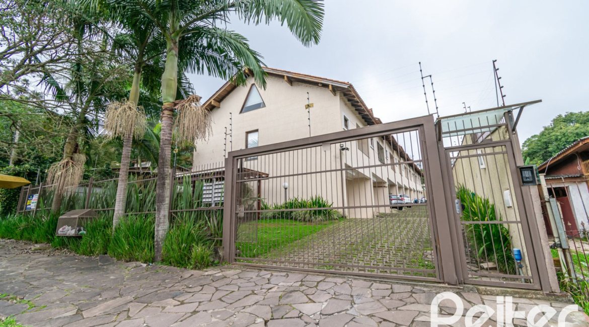 Casa em Condomínio à venda com 133m², 3 dormitórios, 1 suíte, 2 vagas, no bairro Tristeza em Porto Alegre