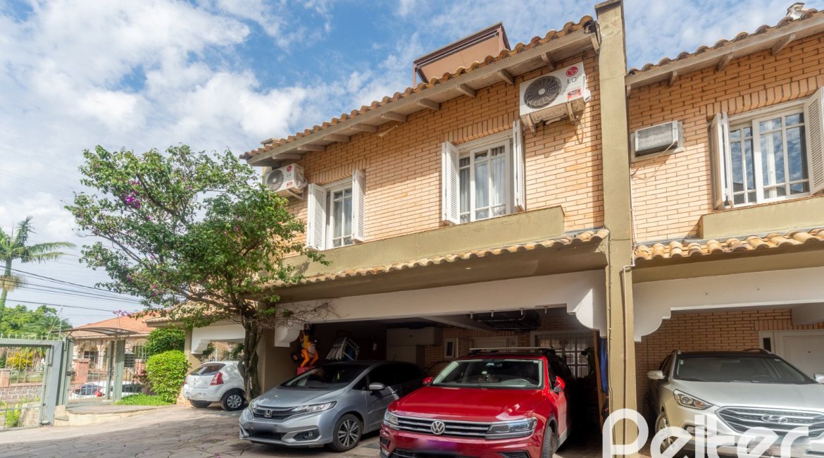Casa em Condomínio à venda com 181m², 3 dormitórios, 1 suíte, 2 vagas, no bairro Ipanema em Porto Alegre