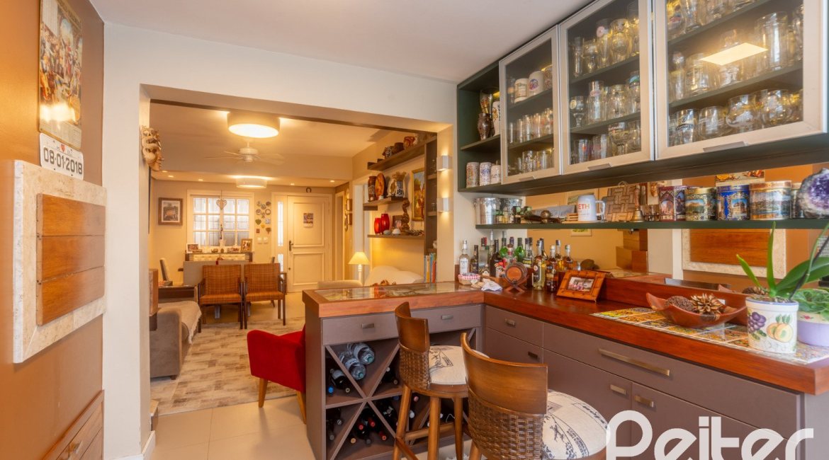 Casa em Condomínio à venda com 181m², 3 dormitórios, 1 suíte, 2 vagas, no bairro Ipanema em Porto Alegre