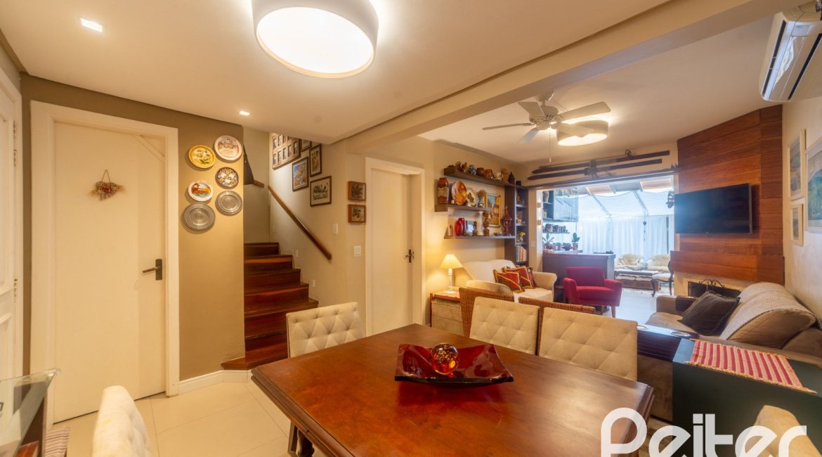 Casa em Condomínio à venda com 181m², 3 dormitórios, 1 suíte, 2 vagas, no bairro Ipanema em Porto Alegre