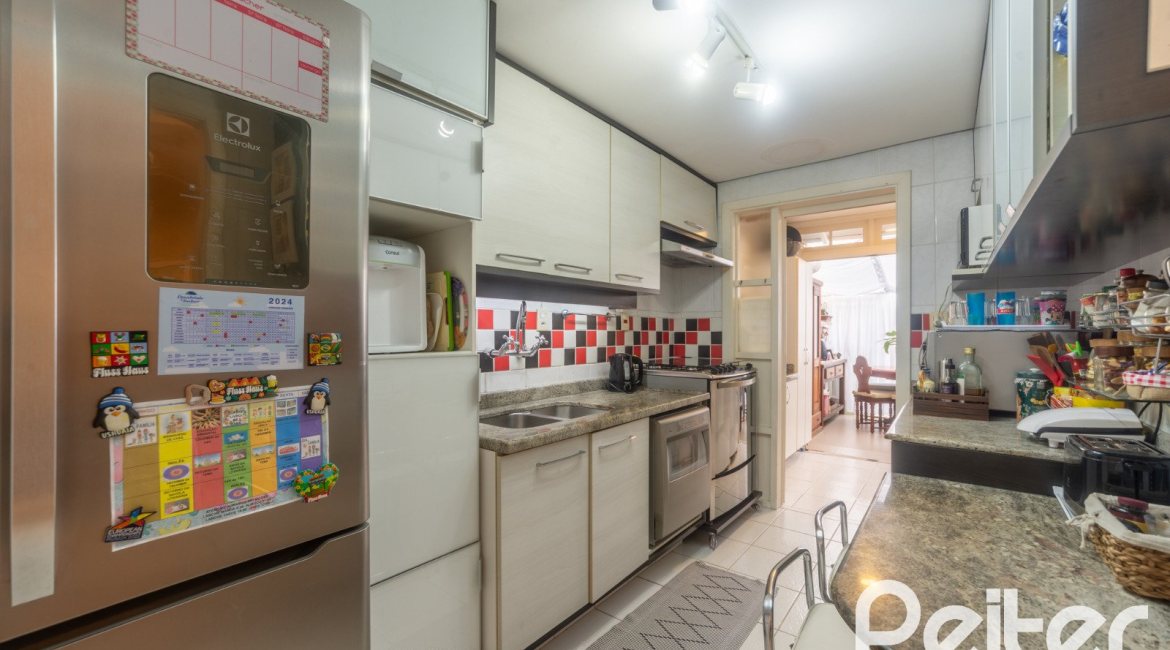 Casa em Condomínio à venda com 181m², 3 dormitórios, 1 suíte, 2 vagas, no bairro Ipanema em Porto Alegre