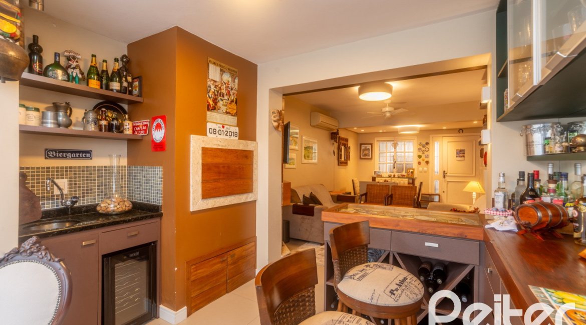 Casa em Condomínio à venda com 181m², 3 dormitórios, 1 suíte, 2 vagas, no bairro Ipanema em Porto Alegre