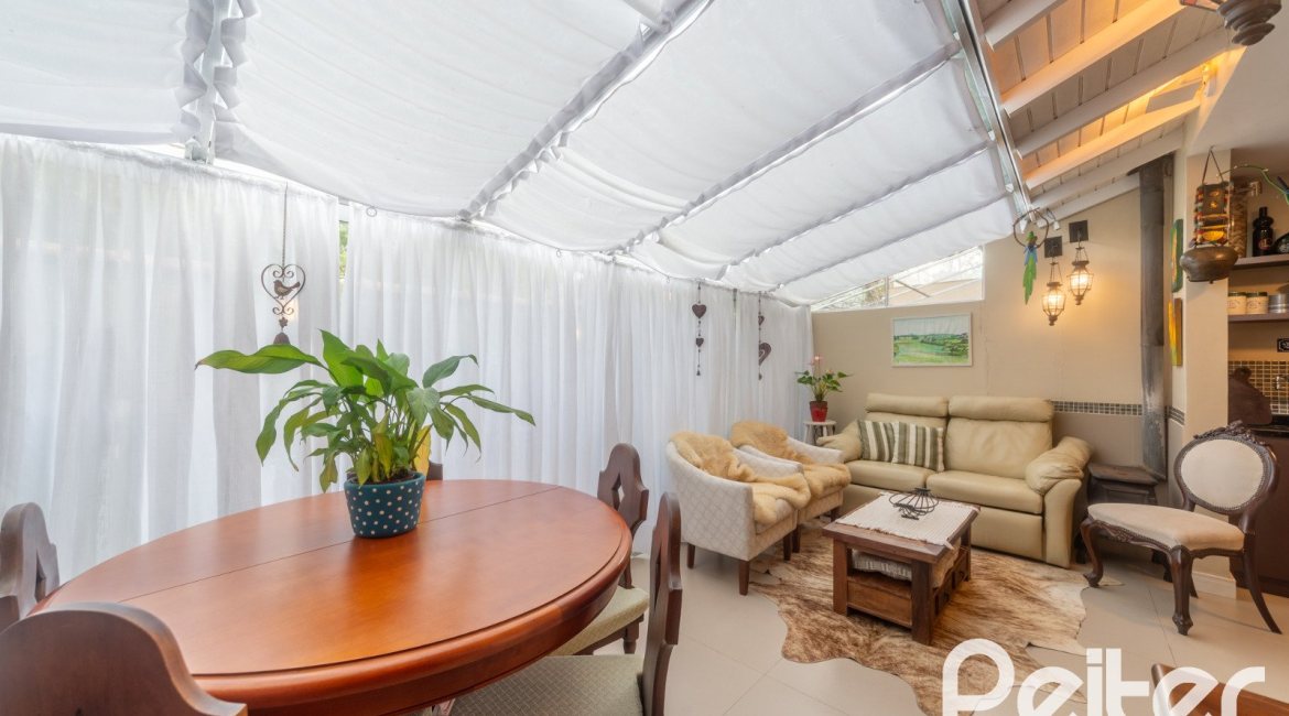 Casa em Condomínio à venda com 181m², 3 dormitórios, 1 suíte, 2 vagas, no bairro Ipanema em Porto Alegre