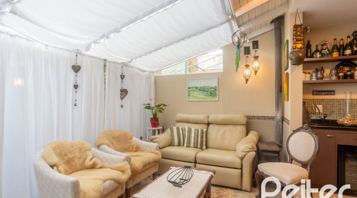 Casa em Condomínio à venda com 181m², 3 dormitórios, 1 suíte, 2 vagas, no bairro Ipanema em Porto Alegre