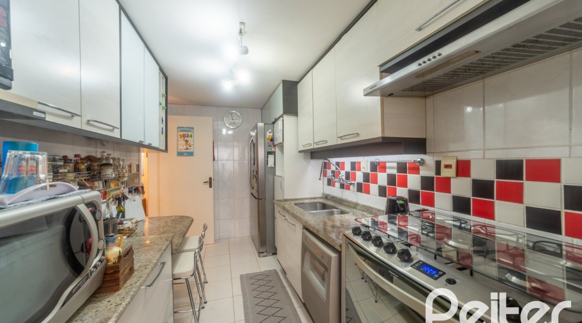 Casa em Condomínio à venda com 181m², 3 dormitórios, 1 suíte, 2 vagas, no bairro Ipanema em Porto Alegre