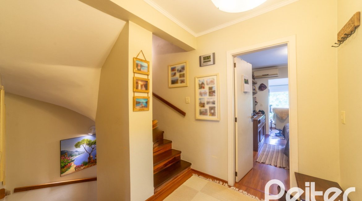 Casa em Condomínio à venda com 181m², 3 dormitórios, 1 suíte, 2 vagas, no bairro Ipanema em Porto Alegre