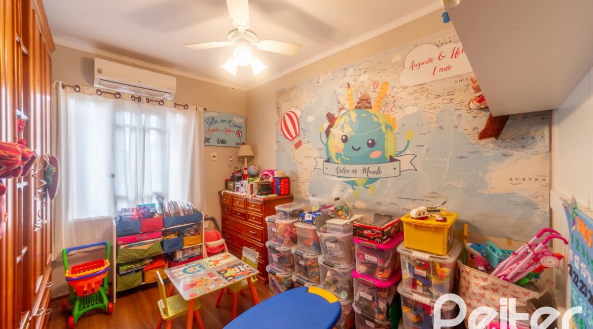 Casa em Condomínio à venda com 181m², 3 dormitórios, 1 suíte, 2 vagas, no bairro Ipanema em Porto Alegre