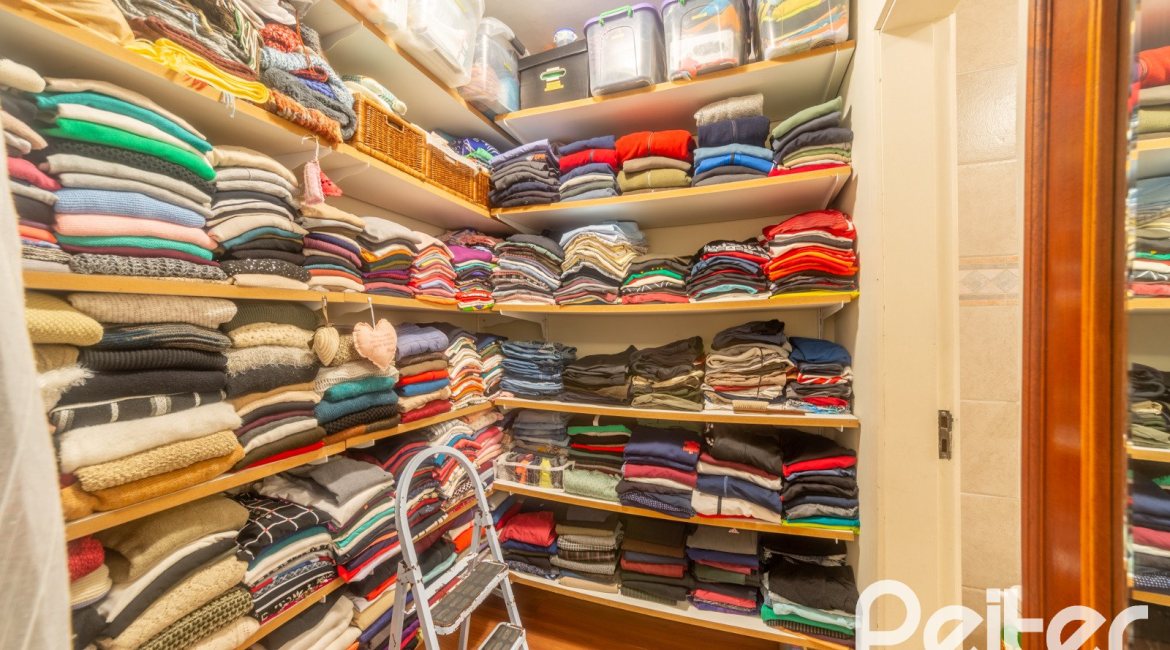 Casa em Condomínio à venda com 181m², 3 dormitórios, 1 suíte, 2 vagas, no bairro Ipanema em Porto Alegre