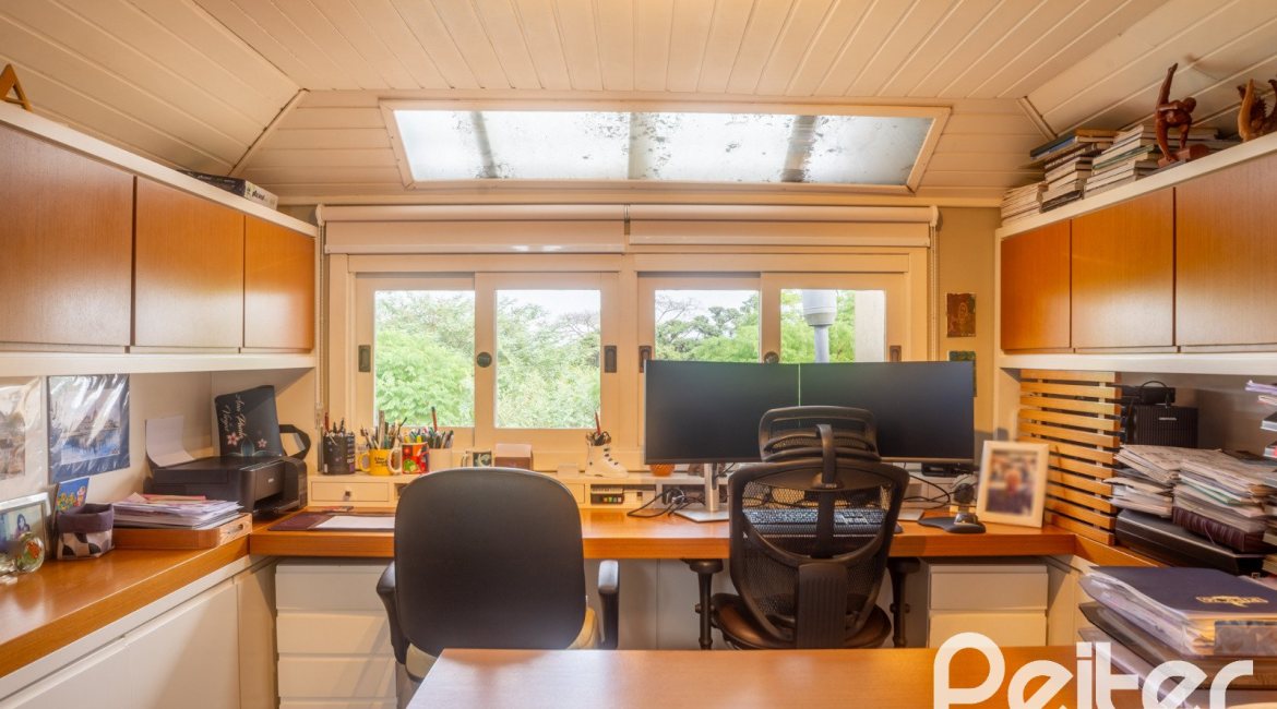 Casa em Condomínio à venda com 181m², 3 dormitórios, 1 suíte, 2 vagas, no bairro Ipanema em Porto Alegre