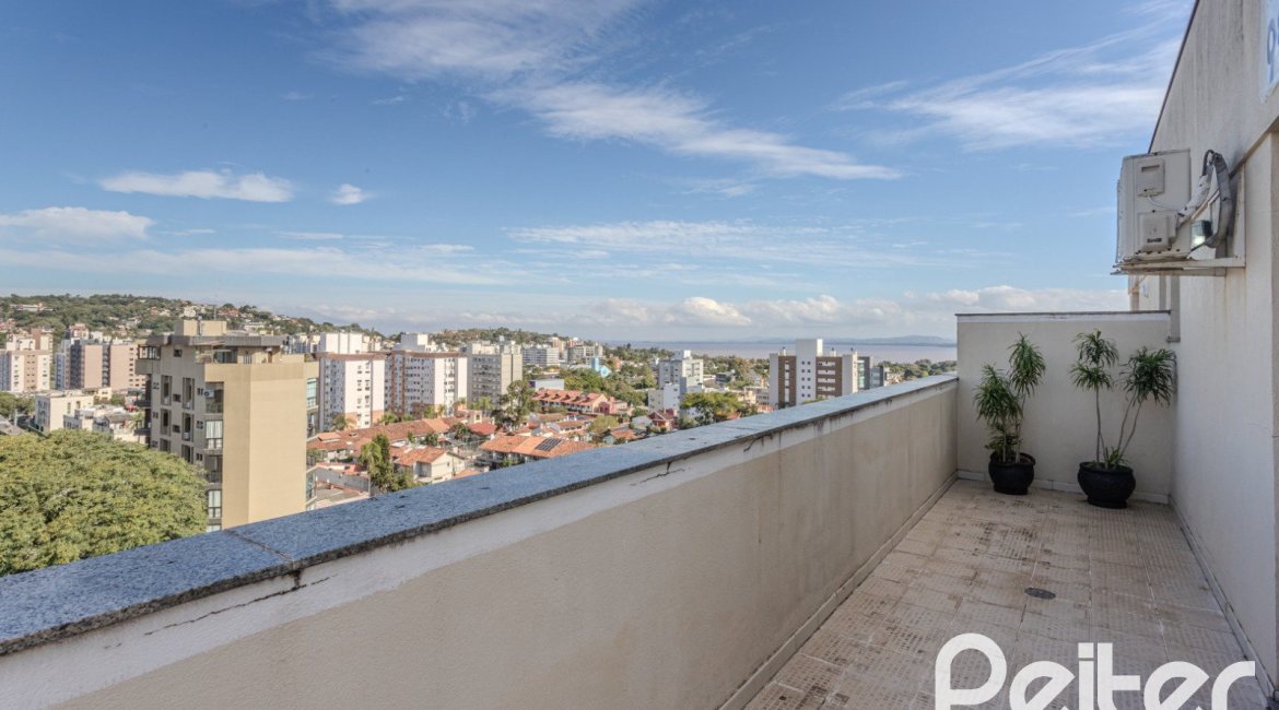Cobertura à venda com 145m², 2 dormitórios, 1 suíte, 2 vagas, no bairro Tristeza em PORTO ALEGRE