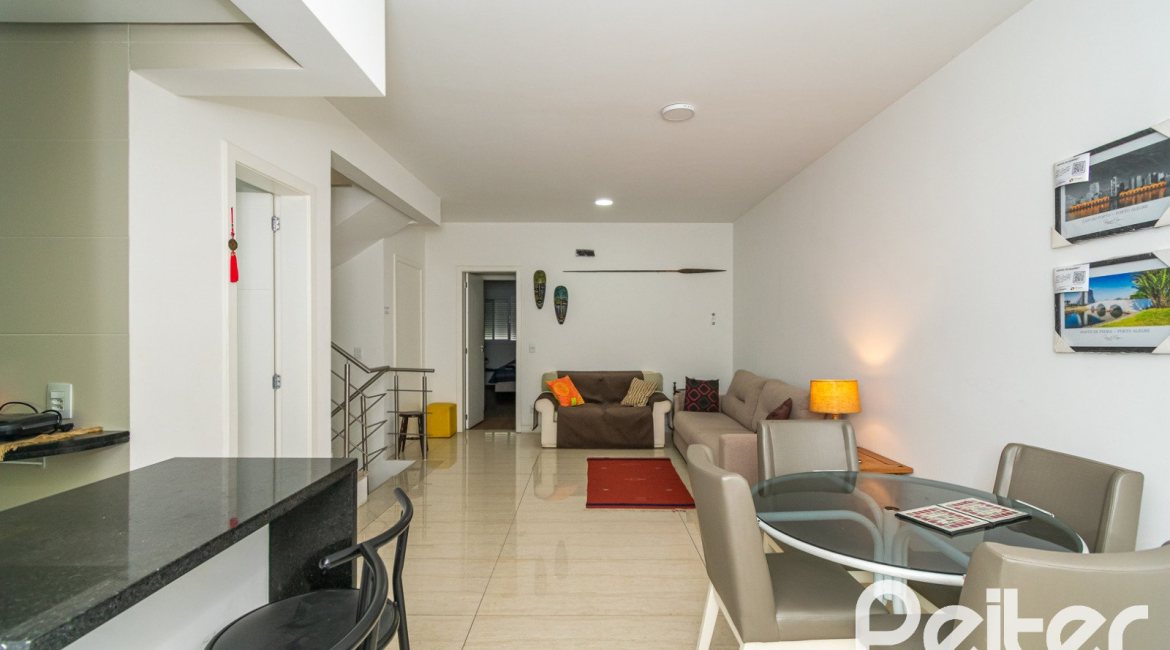 Casa em Condomínio à venda com 250m², 3 dormitórios, 3 suítes, 3 vagas, no bairro Cristal em Porto Alegre