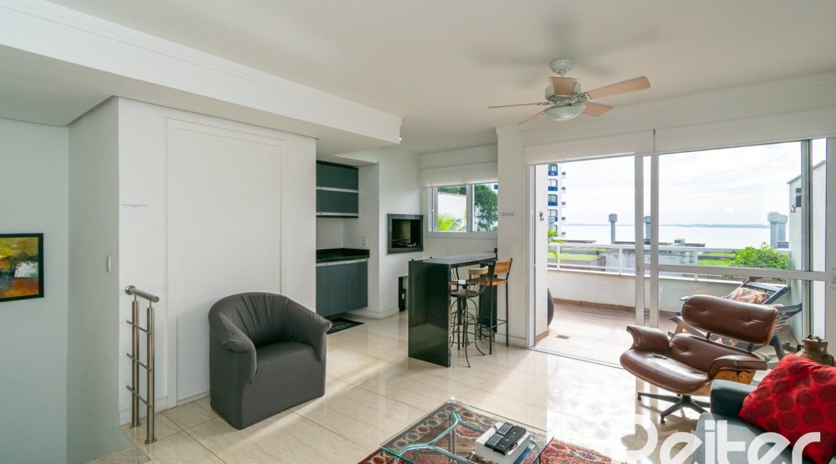 Casa em Condomínio à venda com 250m², 3 dormitórios, 3 suítes, 3 vagas, no bairro Cristal em Porto Alegre