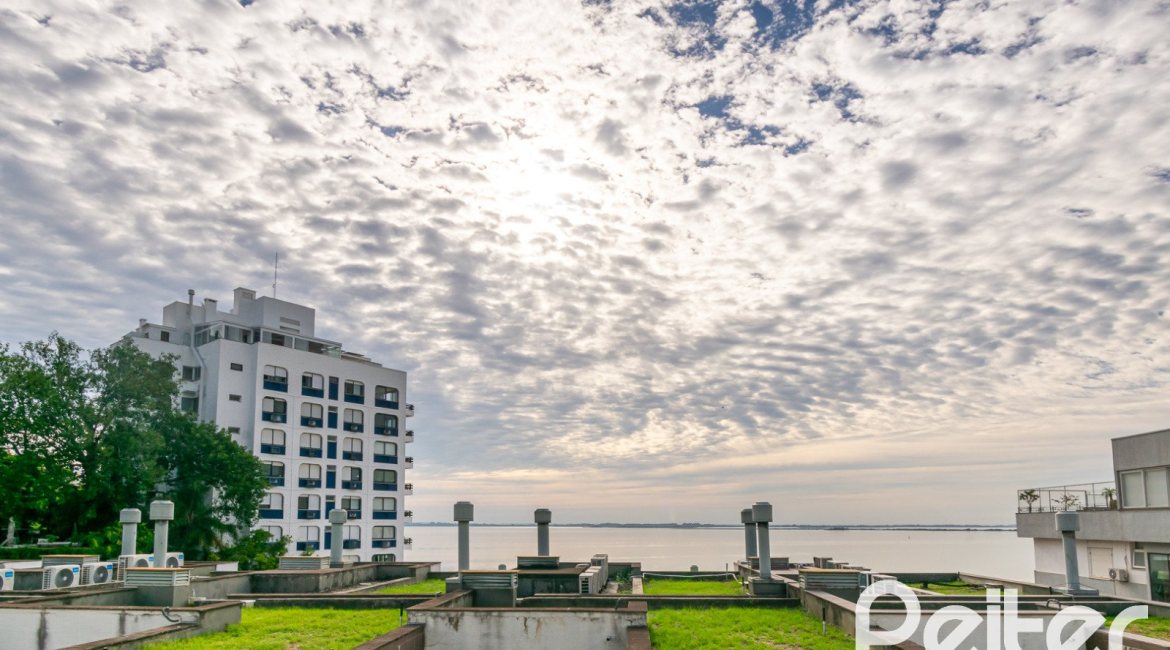Casa em Condomínio à venda com 250m², 3 dormitórios, 3 suítes, 3 vagas, no bairro Cristal em Porto Alegre