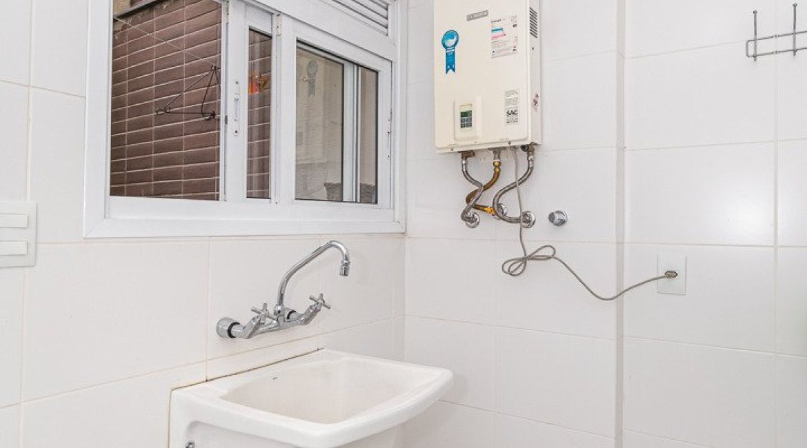 Casa em Condomínio à venda com 250m², 3 dormitórios, 3 suítes, 3 vagas, no bairro Cristal em Porto Alegre