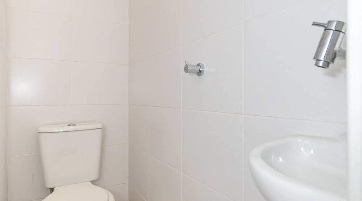 Casa em Condomínio à venda com 250m², 3 dormitórios, 3 suítes, 3 vagas, no bairro Cristal em Porto Alegre