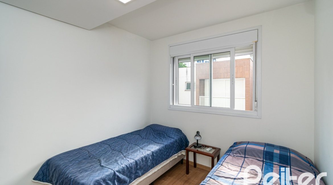 Casa em Condomínio à venda com 250m², 3 dormitórios, 3 suítes, 3 vagas, no bairro Cristal em Porto Alegre