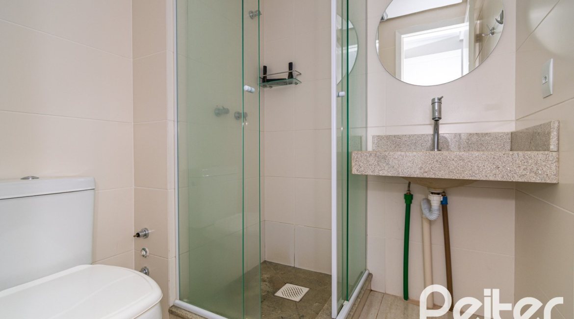 Casa em Condomínio à venda com 250m², 3 dormitórios, 3 suítes, 3 vagas, no bairro Cristal em Porto Alegre