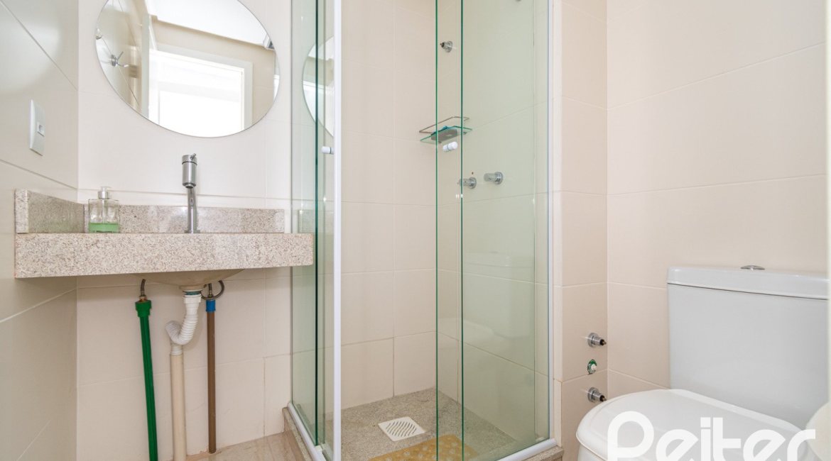 Casa em Condomínio à venda com 250m², 3 dormitórios, 3 suítes, 3 vagas, no bairro Cristal em Porto Alegre