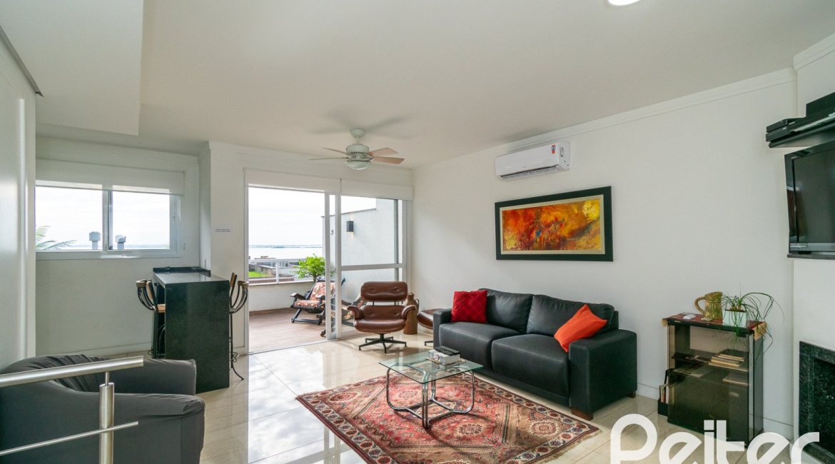 Casa em Condomínio à venda com 250m², 3 dormitórios, 3 suítes, 3 vagas, no bairro Cristal em Porto Alegre