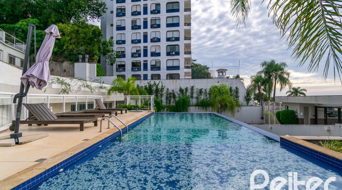 Casa em Condomínio à venda com 250m², 3 dormitórios, 3 suítes, 3 vagas, no bairro Cristal em Porto Alegre