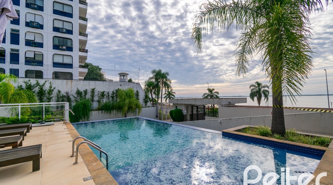 Casa em Condomínio à venda com 250m², 3 dormitórios, 3 suítes, 3 vagas, no bairro Cristal em Porto Alegre