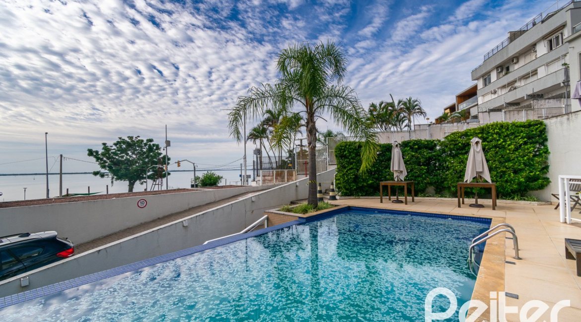 Casa em Condomínio à venda com 250m², 3 dormitórios, 3 suítes, 3 vagas, no bairro Cristal em Porto Alegre