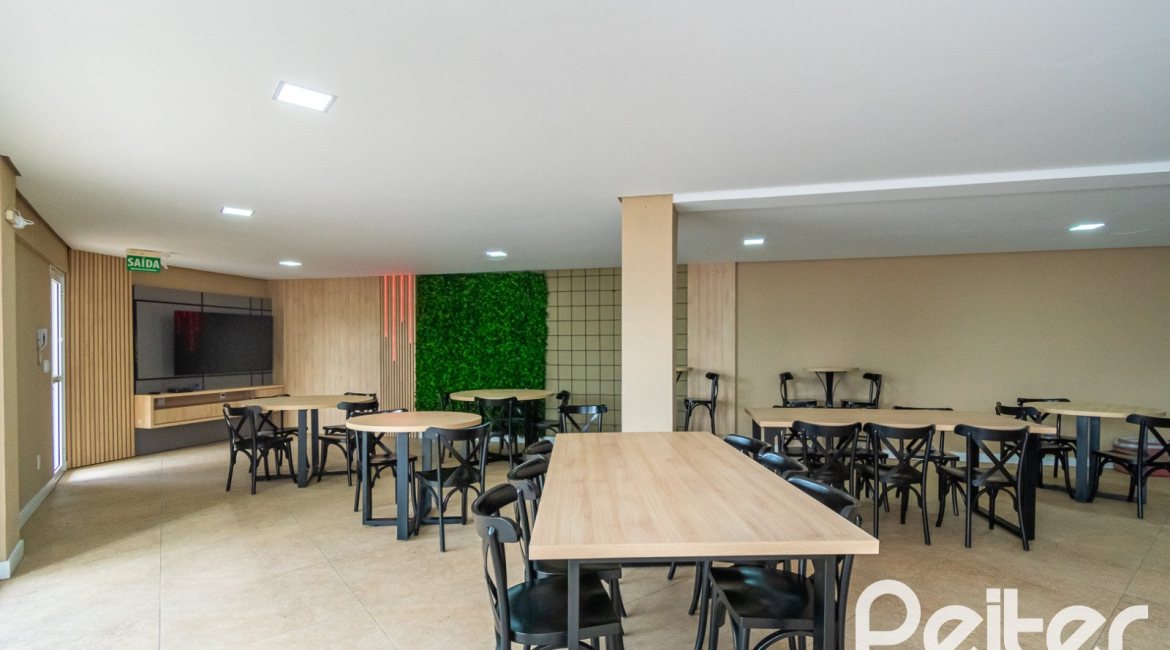 Casa em Condomínio à venda com 250m², 3 dormitórios, 3 suítes, 3 vagas, no bairro Cristal em Porto Alegre