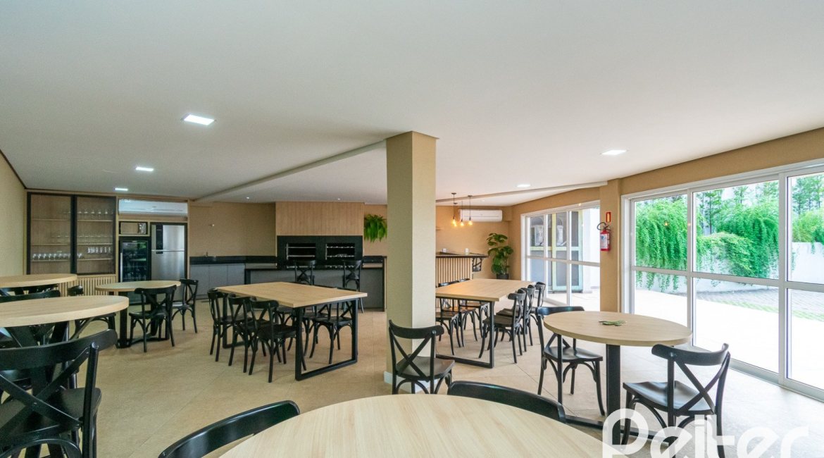 Casa em Condomínio à venda com 250m², 3 dormitórios, 3 suítes, 3 vagas, no bairro Cristal em Porto Alegre